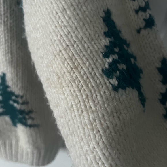 Vintage Handmade Wool Women's Sweater with Cabin and Crescent Moon Winter Scene - Picture 13 of 14